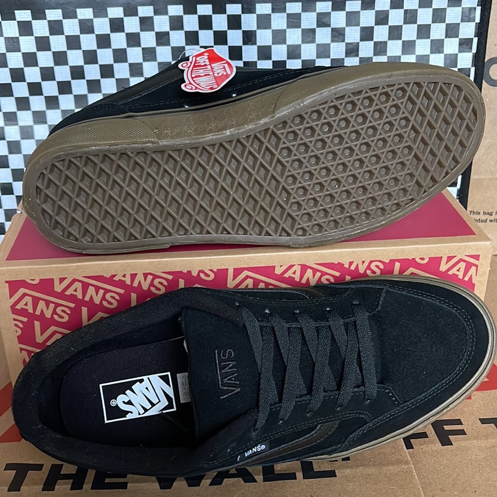 Vans Men’s Bearcat Black/Dark Gum sneakers Bearcat
Black/Dark Gum
VN000DT239L - Picture 4 of 16